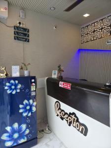 an office with a reception desk with blue flowers on it at The Cubicle in Haldwāni