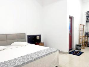 a bedroom with a large white bed in a room at Mount View Hotel Badulla Room 02 in Badulla
