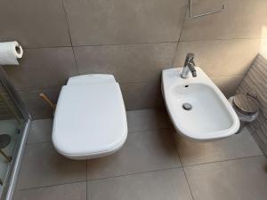 a bathroom with a toilet and a sink at EDO'S HOME in Lonate Pozzolo