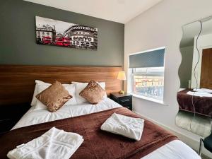 a bedroom with a bed and a picture on the wall at Trivelles Liverpool in Liverpool