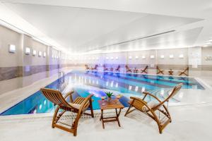 Piscina de la sau aproape de Point Hotel Taksim