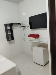 a white room with a television on a white wall at Delta Hotel Nova Mutum in Nova Mutum