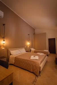 a hotel room with a bed and a couch at Amandelia in Fardella