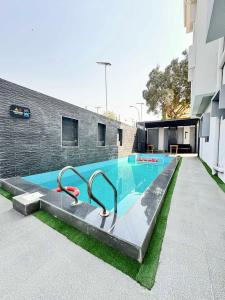 a swimming pool in front of a building at De Lexury Homes in Otinshi