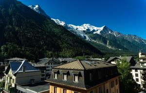a view of a town with mountains in the background at Hotel Le Morgane in Chamonix