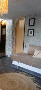 a bedroom with a large bed in a room at Precioso estudio a pie de playa in Cabo Negro