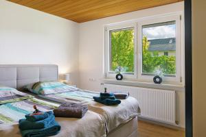 a bedroom with two beds and a window at Lärche in Sprakensehl