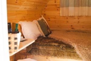 a bedroom with a bed in a wooden wall at Cabane Nuts palace in Vouillé