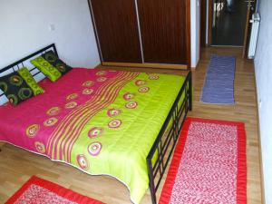 a bedroom with a bed with a colorful comforter at A Cobiça do Mundo in Pincães