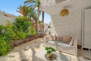 a living room with a couch and a table at Oasis Garden, Alegranza in Chayofa