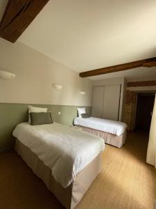 a bedroom with two beds in a room at Maison Nolette - Chambres & Table d'hôtes in Noyelles-sur-Mer