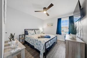 a bedroom with a bed and a ceiling fan at Carolina Beach Ocean Playground in Carolina Beach +25 photos