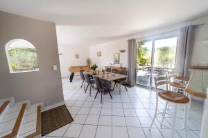 a dining room with a table and some chairs at Soleil de Provence in Nyons