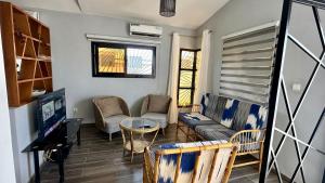 a living room with a couch and a table at Villa La Lagune in Mbour