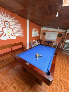 a room with a pool table and a screen at Hostería Agoyán Deluxe in Ulba