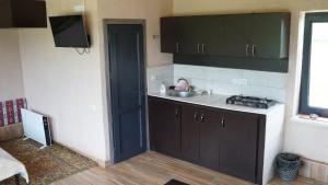 a small kitchen with a sink and a sink at Jermuk gaden in Kechʼut