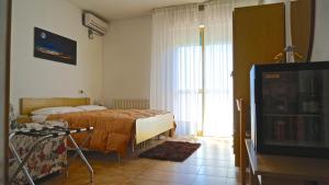 a bedroom with a bed and a flat screen tv at La Piccola Siesta b&b in Montepulciano