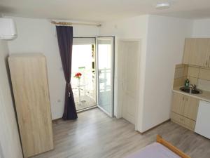 a room with a kitchen with a sliding glass door at Vila Jenic in Soko Banja