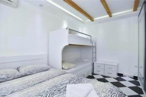 a bedroom with a bunk bed and a checkered floor at Apartman Lavanda in Sutomore