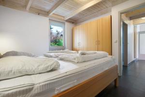 two beds sitting on a wooden platform in a room at Haus E 1 in Röbel