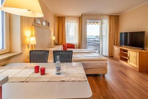 a hotel room with two beds and a television at Hafendomicil Appartement WH11 - Eichhörnchen in Waren