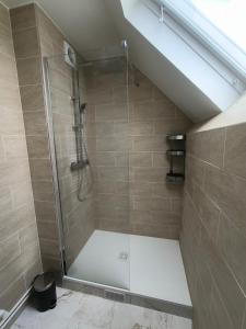 a bathroom with a shower in a attic at Hyper Centre Beauvais Cosy Appartement in Beauvais +6 photos