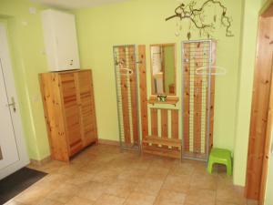 a bathroom with green walls and a mirror and a stool at Tannenblick Loppin EG in Jabel