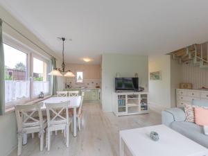 a kitchen and living room with a table and a couch at Kornblume_DH in Röbel