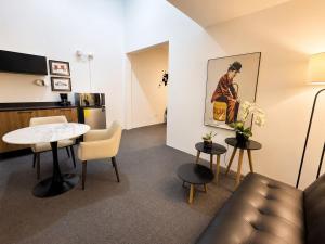 a living room with a couch and a table at Hostal Boutique Zona Rosa - San Benito in San Salvador