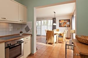 a kitchen and dining room with a table and chairs at Ferienhaus Buche im Land Fleesensee in Göhren-Lebbin
