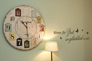 a clock on a wall with a sign on it at Ferienhaus Buche im Land Fleesensee in Göhren-Lebbin +15 photos