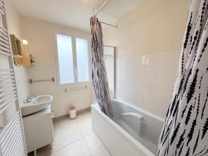 a bathroom with a tub and a sink and a shower at Le Cerf in Montmacq