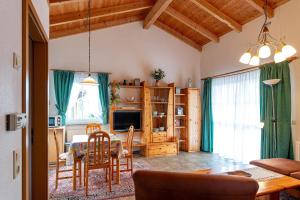 a kitchen and living room with a table and chairs at Ferienhaus Jabel 26 in Jabel