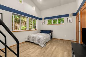 a bedroom with a bed and two windows at Dash Point Modern in Tacoma +41 photos