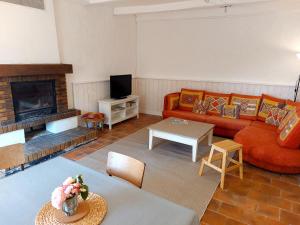a living room with a couch and a fireplace at Gite des Anglais in Marnay