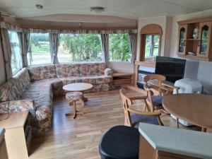 a living room with a couch and a table at Angerhof Bischdorf in Bischdorf