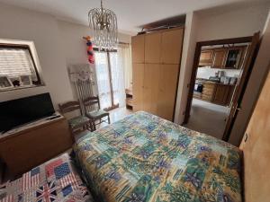 a bedroom with a bed with a colorful blanket at Casa Adry in Cles