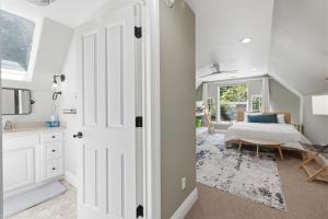 a bedroom with a bed and a sink at Flatlanders Retreat in Twain Harte +46 photos