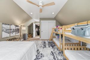 a bedroom with two bunk beds and a ceiling fan at Flatlanders Retreat in Twain Harte