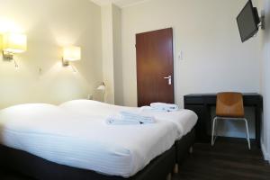 Postel nebo postele na pokoji v ubytování Hotel Carillon