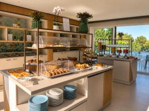 a bakery counter with pastries and other food items at Hotel Tirreno in Parghelia