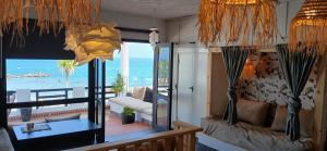 a living room with a view of the ocean at Espectacular dúplex a pie de mar in Cabo Negro