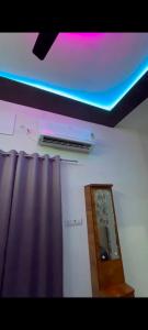 a room with a mirror and a purple ceiling at Hotel Vanilla inn sarkanda in Bilāspur