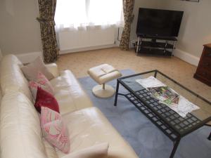 A seating area at Bank View Self Catering Apartment 