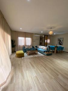 a living room with a blue couch and a table at Villa La Gospa in Libreville