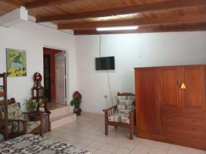 a bedroom with a bed and a tv on the wall at Hospedaje Nely in San Vicente