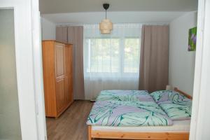a small bedroom with a bed and a window at Apartament Joanna in Szczedrzyk