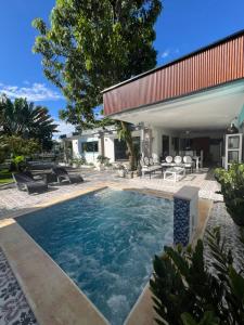 a swimming pool in the backyard of a house at Villa Donatella Bonao in Bonao