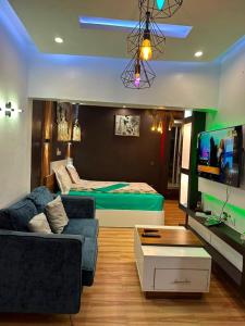 a living room with a couch and a bed at Résidence kone daouda in Abidjan