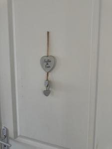 a sign that says smile good on a wall at Le logis de la Marina in Calais +39 photos